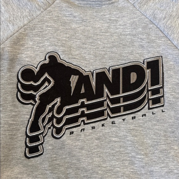 And 1 sweater - Picture 3 of 5